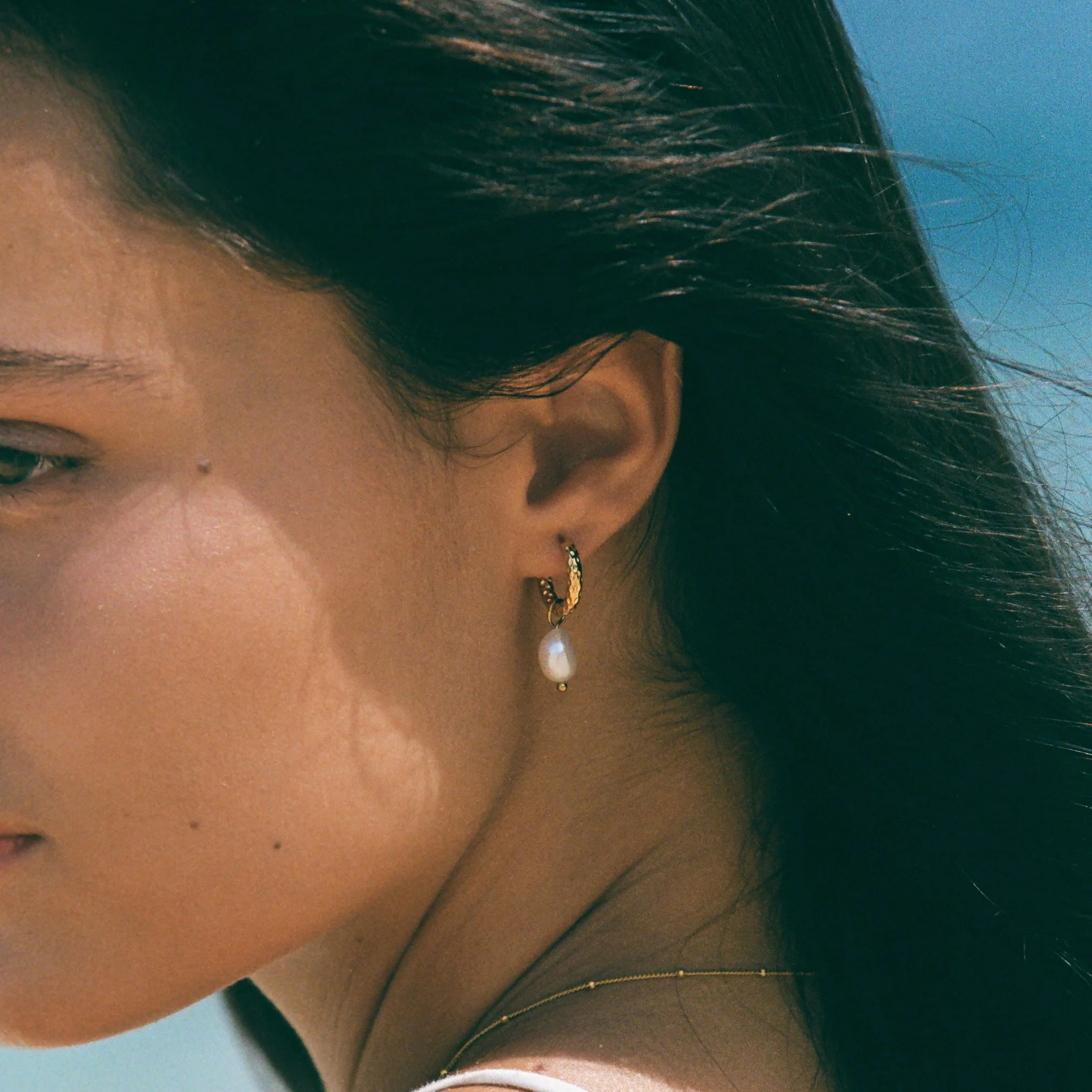 Hammered Pearl Hoop Earrings - Image 13